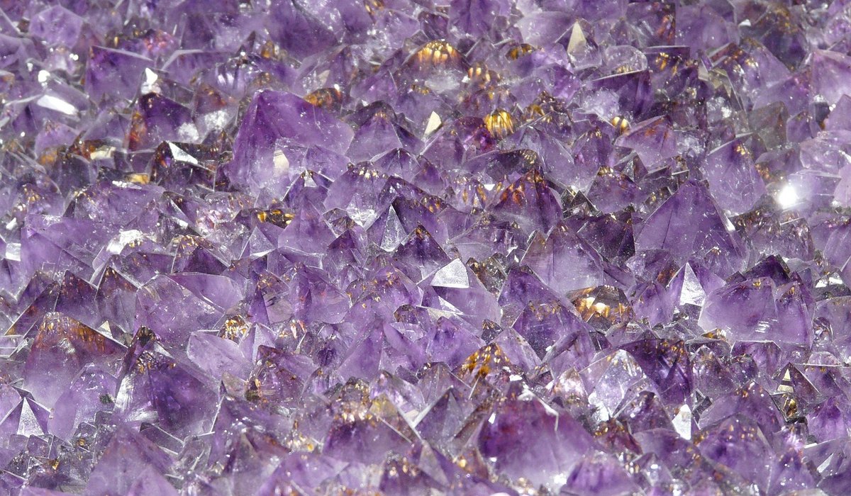 Simple Ways to Display Raw Crystals at Home